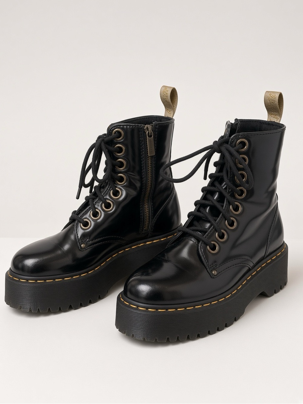 Docs Vegan Jadon Max Quad Platform US 7 Black Zip
